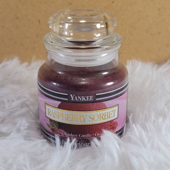 Yankee Candle Raspberry Sorbet 7.5 oz Jar Candle - Picture 2 of 6